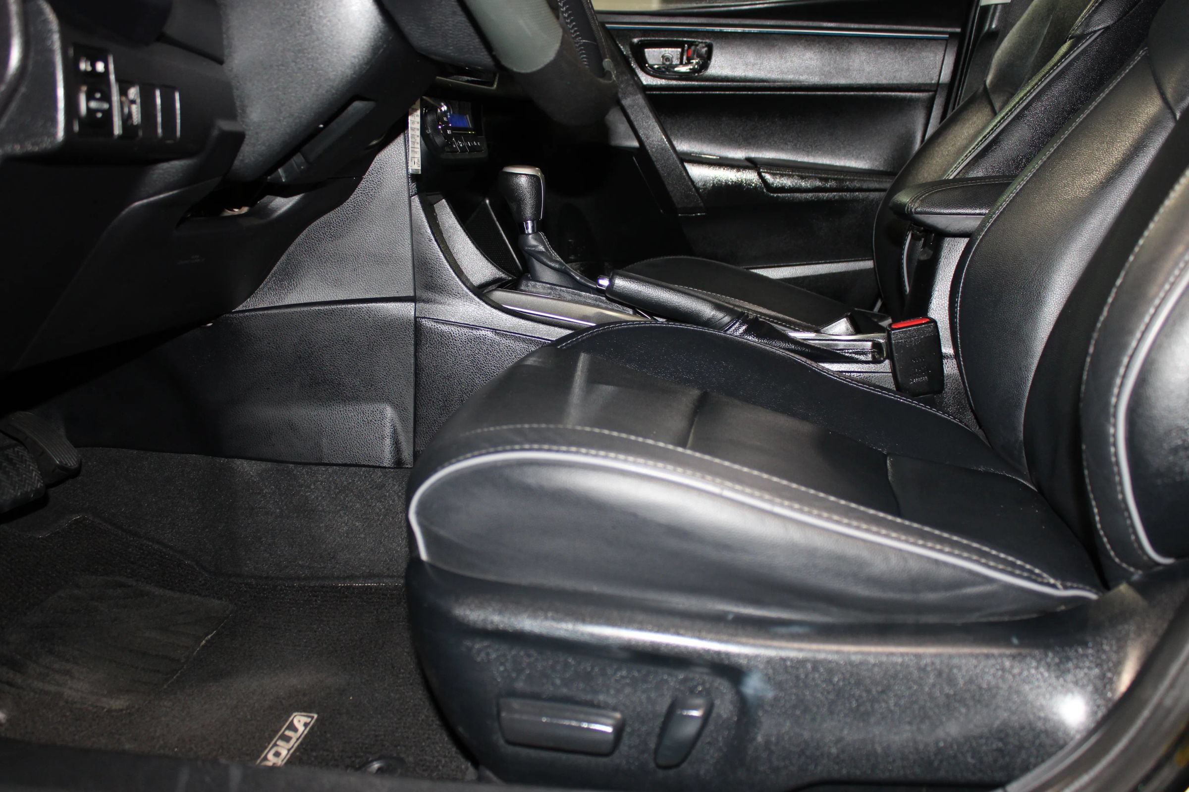 Used 2014 Toyota Corolla S Premium FWD image 22