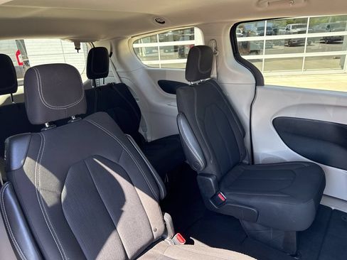 Used 2023 Chrysler Voyager LX FWD image 39