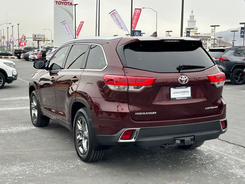 Used 2017 Toyota Highlander Limited Platinum image 4