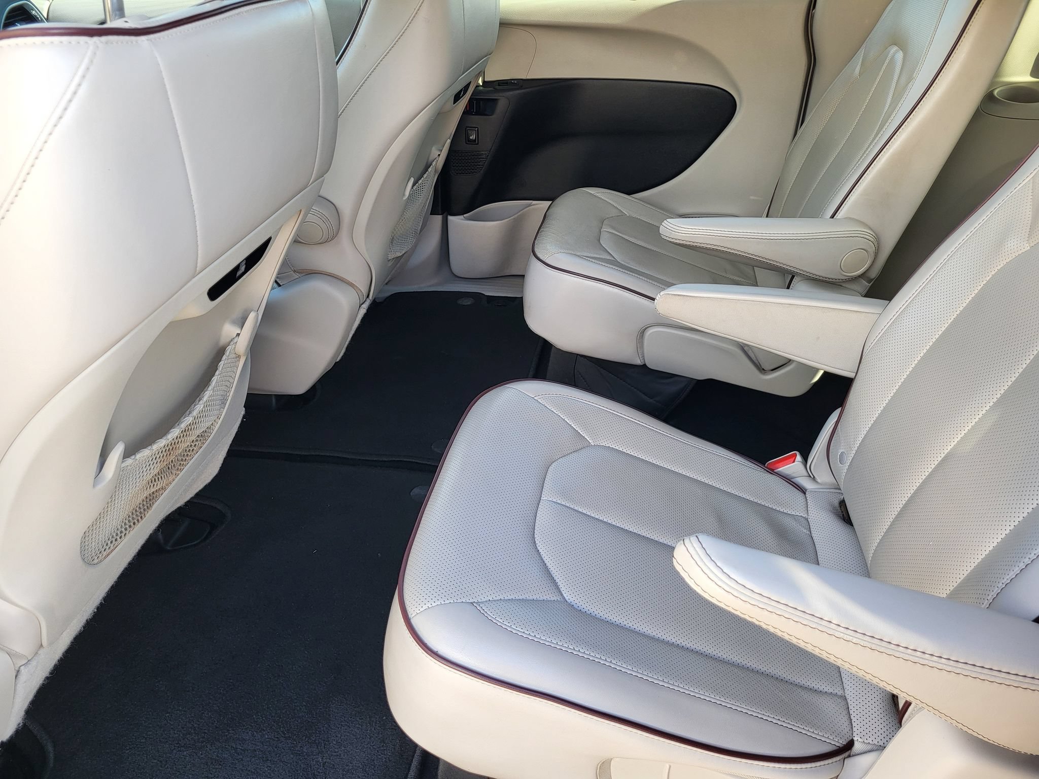 Used 2017 Chrysler Pacifica Limited w/ Tire & Wheel Group FWD image 22