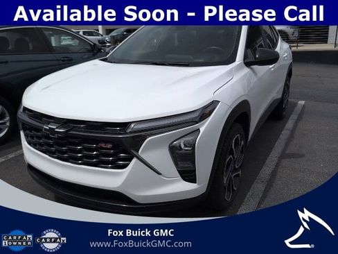 Used 2024 Chevrolet Trax RS w/ Sunroof Package FWD image 1