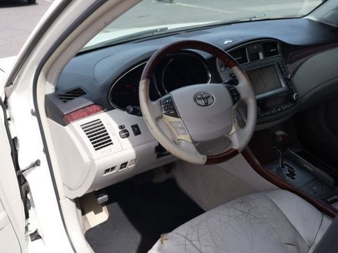 Used 2011 Toyota Avalon Limited image 12
