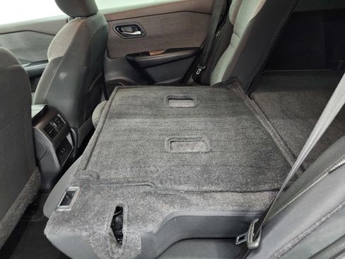 Used 2023 Nissan Rogue SV image 34