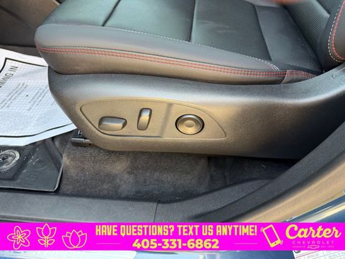 Used 2025 Chevrolet Traverse RS image 21