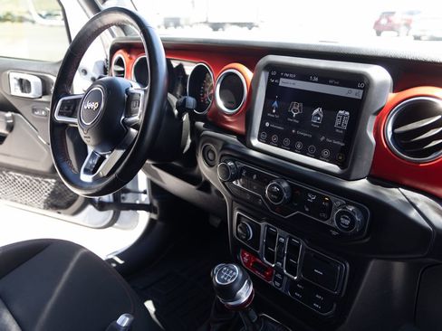 Used 2021 Jeep Wrangler Unlimited Rubicon w/ Uconnect 4C Nav & Sound Group AWD/4WD image 22