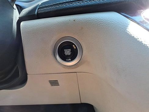Used 2023 Chrysler Pacifica Touring-L FWD image 31