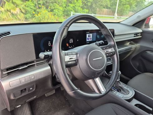 Used 2025 Hyundai Kona SEL AWD/4WD image 10