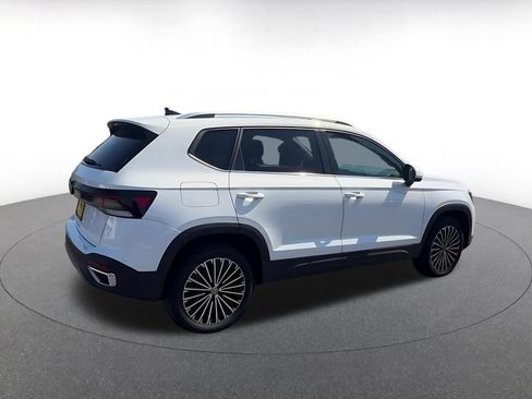 Used 2025 Volkswagen Taos SE FWD image 14