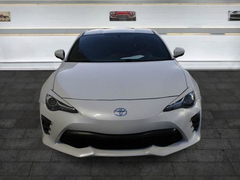 Used 2017 Toyota 86 image 2