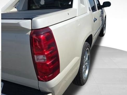 Used 2013 Chevrolet Avalanche LTZ RWD image 11