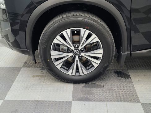 Used 2023 Nissan Rogue SV AWD/4WD image 12