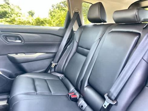 Used 2024 Nissan Rogue SL FWD image 14