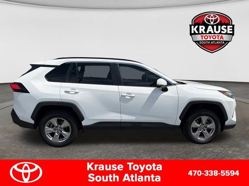 Used 2022 Toyota RAV4 XLE w/ Convenience Package AWD/4WD image 9