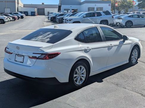 Used 2025 Toyota Camry LE image 7