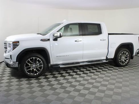 New 2026 GMC Sierra 1500 SLT image 2