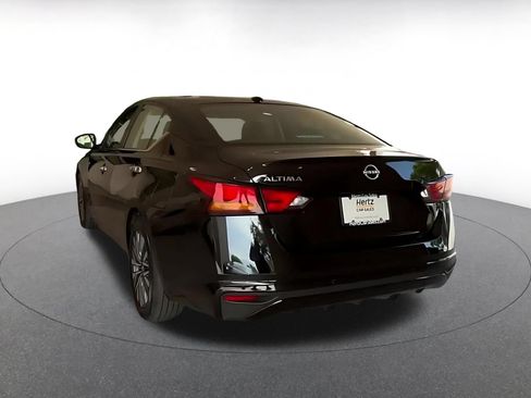 Used 2025 Nissan Altima 2.5 SV FWD image 10