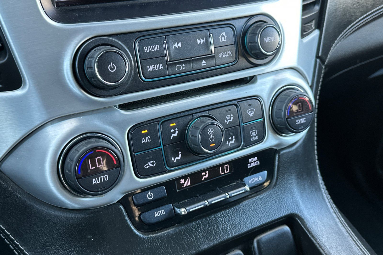 Used 2018 GMC Yukon XL SLE w/ SLE Value Package AWD/4WD image 32