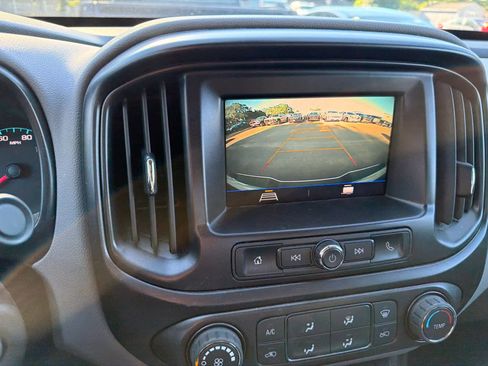 Certified 2022 Chevrolet Colorado W/T w/ Custom Special Edition AWD/4WD image 10