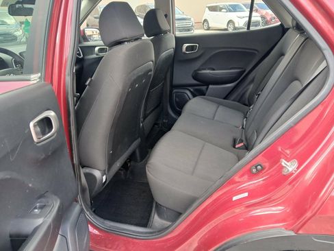 Used 2021 Hyundai Venue SE FWD image 11