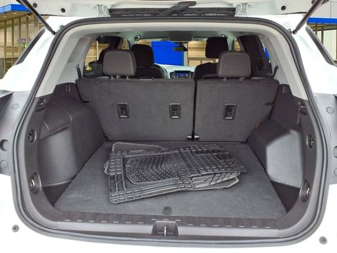 Used 2024 GMC Terrain SLE FWD image 23