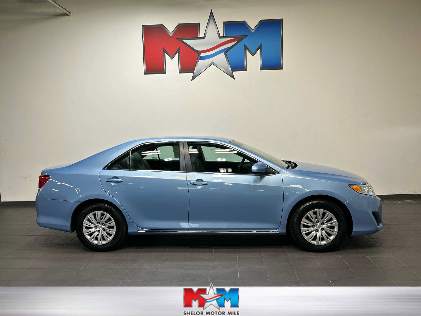 Used 2012 Toyota Camry LE FWD image 1