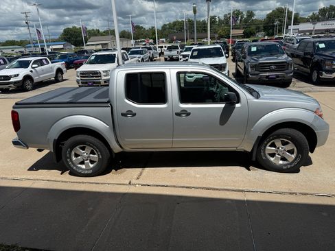 Used 2013 Nissan Frontier SV w/ SV Value Truck Pkg AWD/4WD image 5