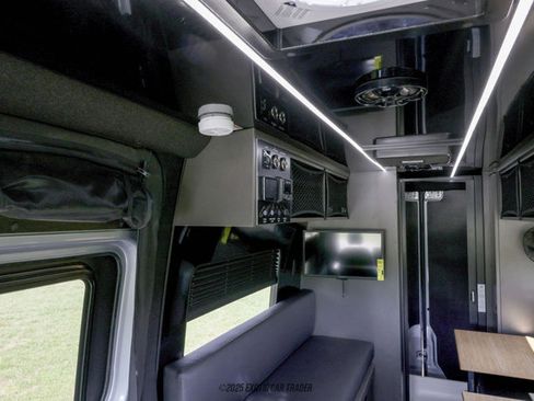 Used 2025 Mercedes-Benz Sprinter 2500 image 31