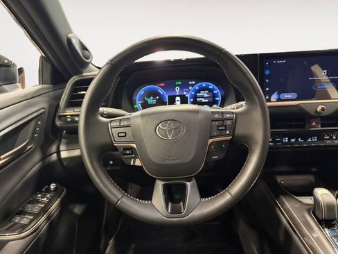 Used 2025 Toyota Crown Signia Limited image 13