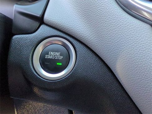 Used 2022 Chevrolet Equinox LS image 17