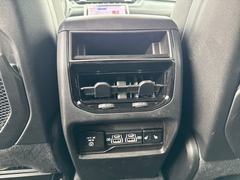 Used 2023 Jeep Grand Cherokee Limited AWD/4WD image 16