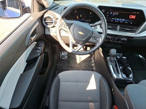 Used 2024 Chevrolet Trax LT w/ Driver Confidence Package image 11