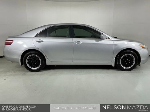 Used 2008 Toyota Camry LE image 5