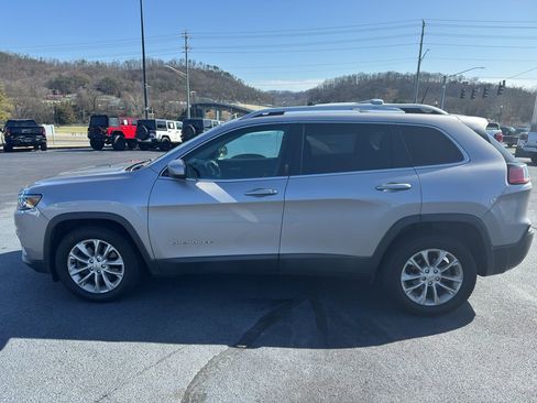 Used 2019 Jeep Cherokee Latitude w/ Cold Weather Group image 7
