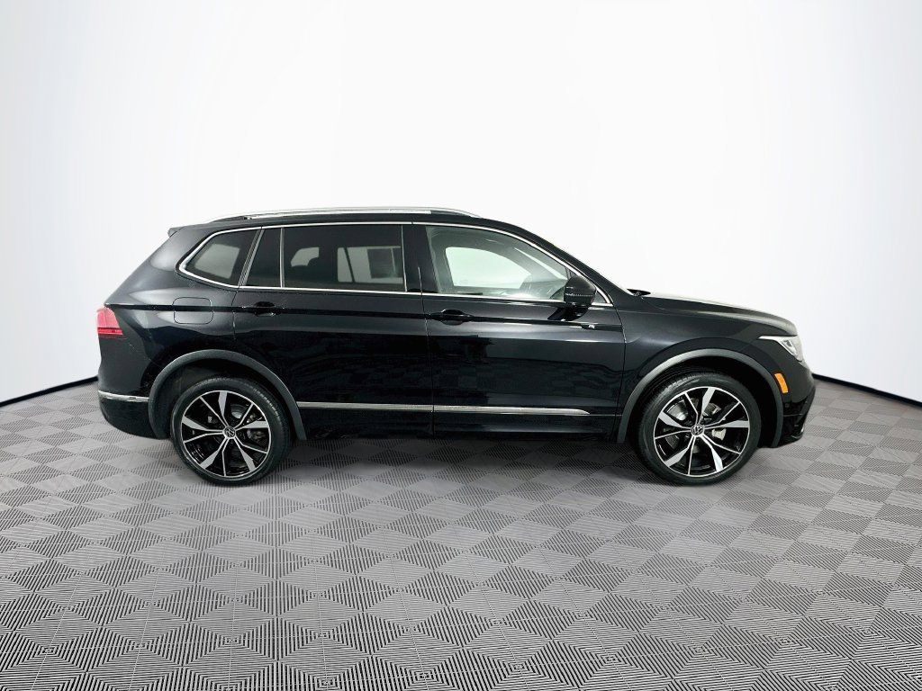 Used 2022 Volkswagen Tiguan SEL R-Line AWD/4WD image 10