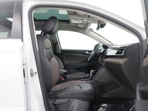 Used 2022 Volkswagen Taos SEL image 11