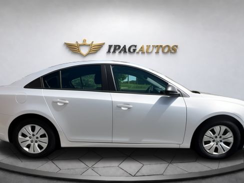 Used 2014 Chevrolet Cruze LS FWD image 3
