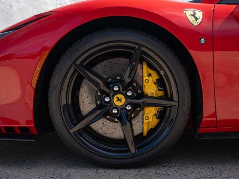 Used 2021 Ferrari F8 Tributo RWD image 16