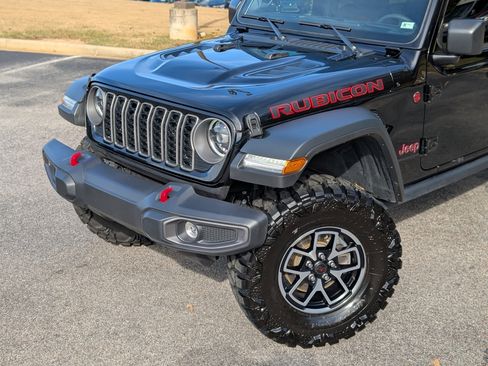 Used 2025 Jeep Wrangler Rubicon image 14