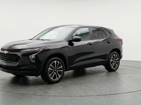 Used 2025 Chevrolet TrailBlazer LT w/ Driver Confidence Package image 3