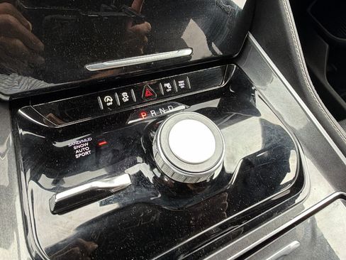 Certified 2024 Jeep Wagoneer 4WD image 32