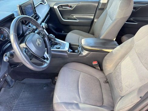 Used 2021 Toyota RAV4 XLE w/ XLE Grade Weather Package AWD/4WD image 5