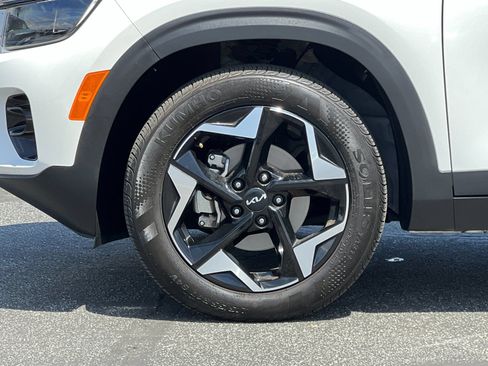 Certified 2025 Kia Seltos EX FWD image 25
