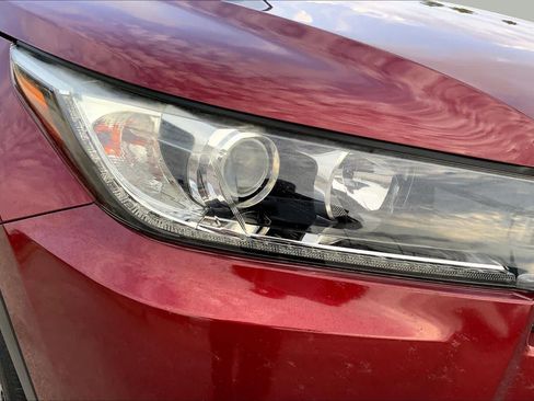 Used 2017 Toyota Highlander SE FWD image 27