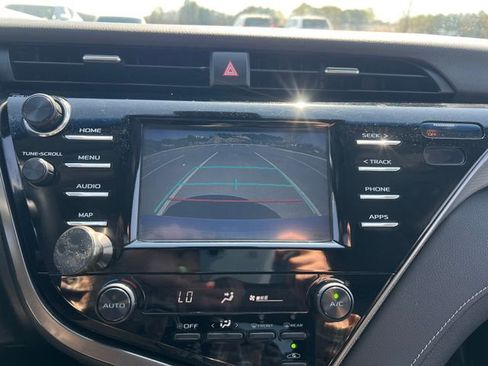 Used 2019 Toyota Camry SE image 23