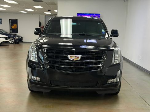 Used 2018 Cadillac Escalade Platinum RWD image 3
