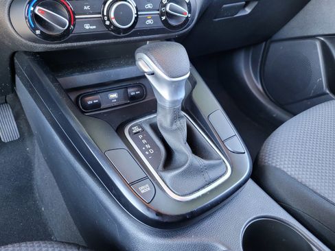 Used 2025 Kia Soul LX w/ LX Technology Package FWD image 20