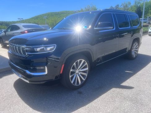 Used 2023 Jeep Grand Wagoneer 4WD image 2