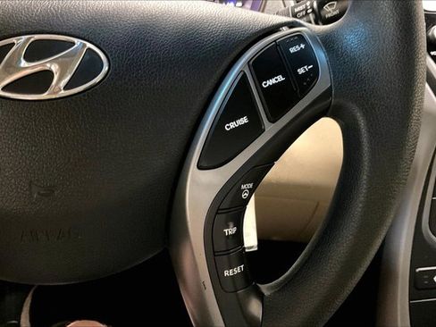 Used 2014 Hyundai Elantra SE w/ Option Group 02 FWD image 19