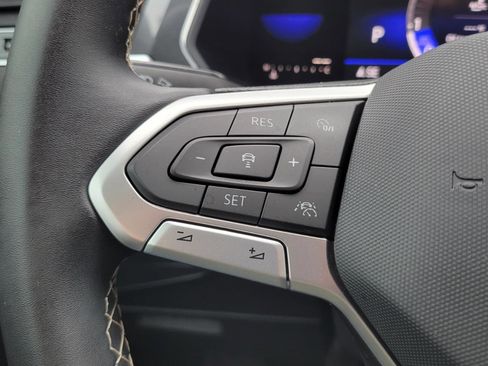 Used 2022 Volkswagen Tiguan SE w/ Panoramic Sunroof Package image 22