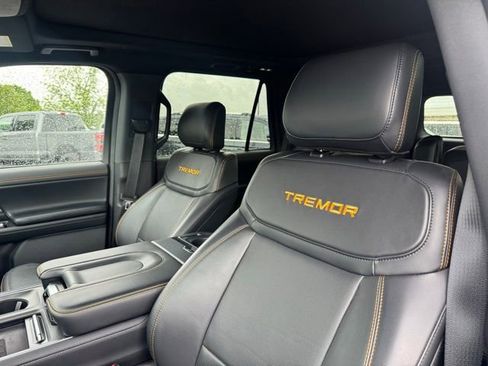 Used 2025 Ford Expedition Tremor AWD/4WD image 28
